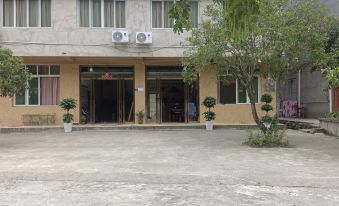 Jiangyou Bear Home Leisure Hotel