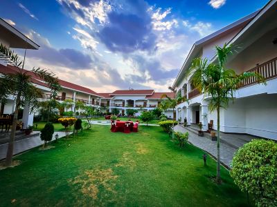Hotel Earth Light