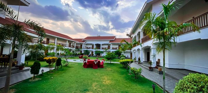 Hotel Earth Light Hotels in Chitwan