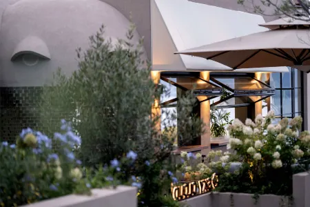 Clouds on the Horizon | Lutu Meisu·Cliff Seaview Resort Hotel (Dali Airport Erhai Branch) Отели рядом с достопримечательностью «Yuxi University of Applied Technology»