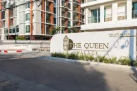 The Queen Palace Hotel in zona Yaek Tiwanon