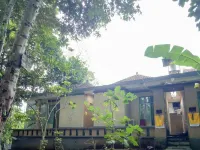 Daton House Near Bali Zoo Ubud Mitra RedDoorz シンガパドゥ・バニヤン・ツリー周辺のホテル