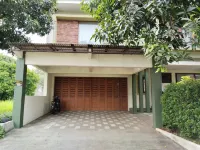 Twin Guest House Grand Wisata Hotels near Cibeureum Lake