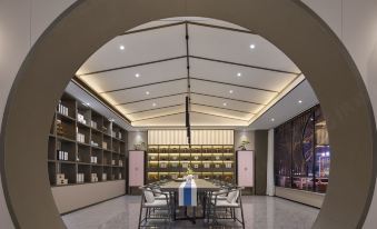 Moshang Qingya Hotel (Erlijing Night Market in Yingzhou Center, Fuyang)