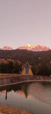 Lijiang Yulong Snow Mountain Liyunli Homestay Отели рядом с достопримечательностью «Blue Moon Valley»