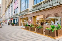 Huamanli Movie Homestay (Henan Finance and Economics Academy Jingeng Hospital)