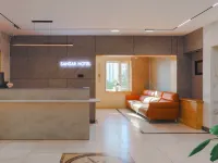 Sansar Hotel 에르데네트 호텔