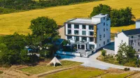 Jiuhua Mountain Fun Field Homestay Hotel dekat Qingyang Radio and Television University
