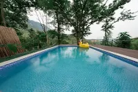 Youxing Mountain House · Misty Bamboo Sea · Swimming Pool Creek Tracing Family Boutique Stay