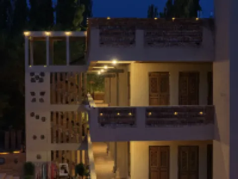 The Ruins Garden Homestay (Mingsha Mountain Crescent Spring Scenic Area Branch) Hotel a 