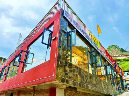 Mountain·Glam Zamba · Mingjing Hidden Luxury Courtyard Отели в г. Диебу