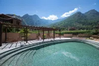 Alpenglow Resort Manor, Danba - プール