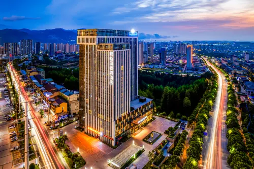 Ankang Gaoxin Days Wyndham Hotel - خدمة نقل من وإلى المطار