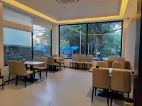 榕樟水岸酒店（興坪二十元人民幣背景景區店） - 2星級