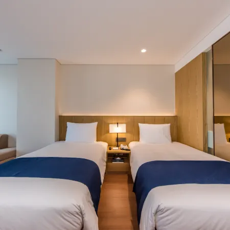 Hotel Sirius Отели рядом с достопримечательностью «Тематический парк Elefunsia»