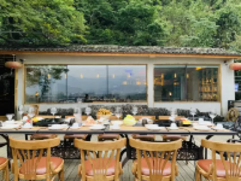 Long lnn Hotels in Zhaoping
