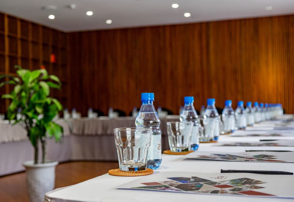 [Alba Wellness Valley by Fusion의 야외 수영장과 워터슬라이드]