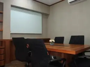 오크우드 스위트 라 메종 자카르타