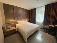 IU Hotel (Zhongjiang Renmin West Road Chengbei Bus Station) - parking