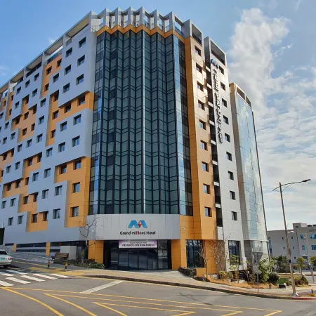 Grand Millions Hotel Seogwipo Отели рядом с достопримечательностью «Парк развлечений Seri World»