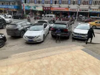 Quxian Juncheng Hotel