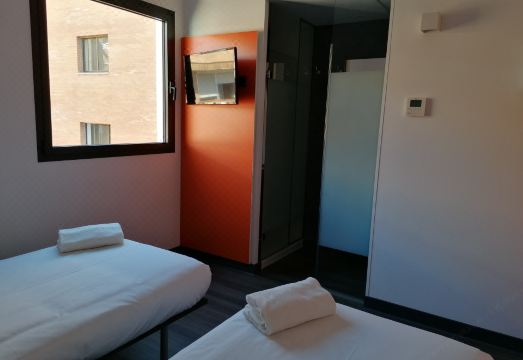 이지호텔의 깔끔한 객실 내부