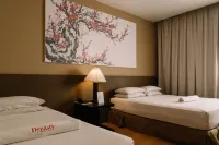 Dynasty Tourist Inn - parkir