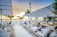 White House Beach Resort