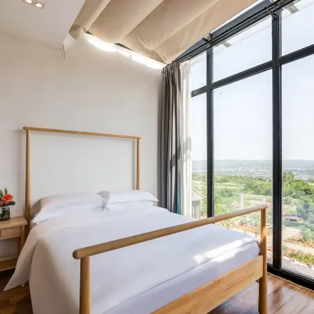 Floral Hotel·Yunqi Xiaozhu Hotel(Lantian Buckwheat Ridge Store)