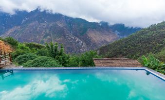 Tiger Leaping Gorge yachajiao Manor