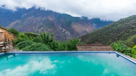 Tiger Leaping Gorge yachajiao Manor