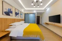 Yuejianglou Homestay (Zhangjiajie Dayong Ancient City Pedestrian Street Branch) - Condos