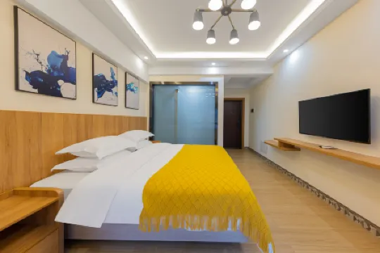 Yuejianglou Homestay (Zhangjiajie Dayong Ancient City Pedestrian Street Branch)