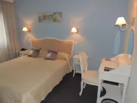 Logis Hotel Noemys Gradignan فنادق في Gradignan
