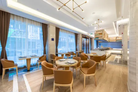 Kyriad Marvelous Hotel Longgang Shuanglong Metro Station Отели рядом с достопримечательностью «Caiyun Gymnasium»