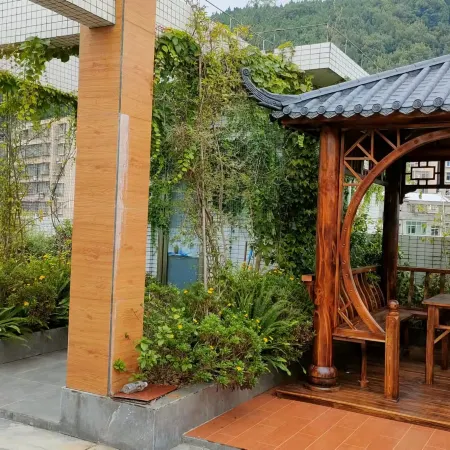 Cangxi Jiayun Business Hotel