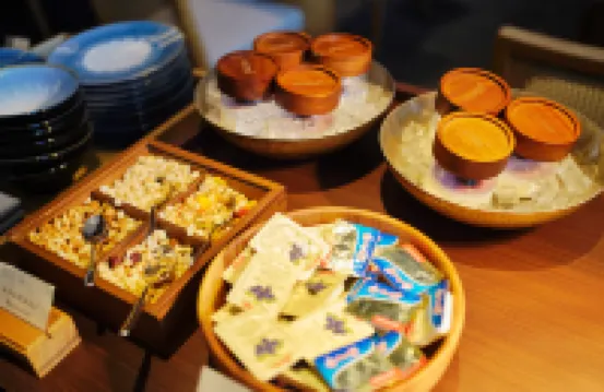 YIHE LAKE SHORE HOTSPING