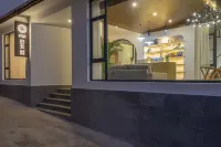 Floral Hotel · Building Lijiang Intelligent Light Luxury Design Hotel (Shuhe Ancient Town Branch) Hotel di Lijiang