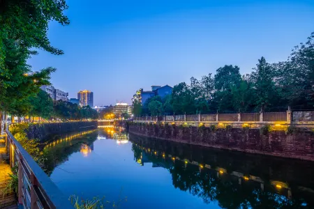 Chongqing Bishan Rezen Select Hotel Отели рядом с достопримечательностью «Chongqing Machinery and Electronics Polytechnic College»