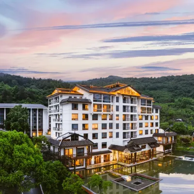 Qianjiadong shengbaosheng Resort Hotel Hotels near Guanyang Xinwei Zujizhan Exhibition Hall