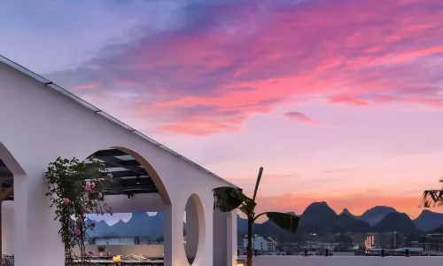 Li River Promise Hotel （Guilin Elephant Trunk Hill & Two Rivers and Four Lakes Scenic Area）