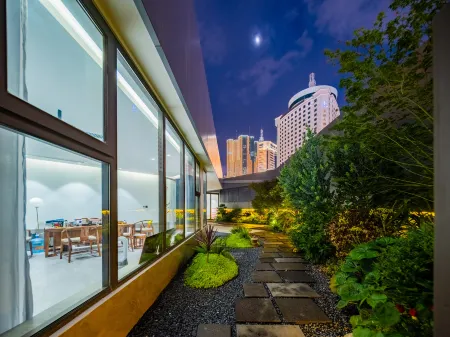 JAMES JOYCE COFFETEL Hotel Kunming Nanping Pedestrian Street store Отели рядом с достопримечательностью «Nanping Pedestrian Street»