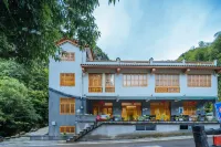 Floral Hotel  · Pan'an chujianshanshe B & B Hotels in Pan'an County