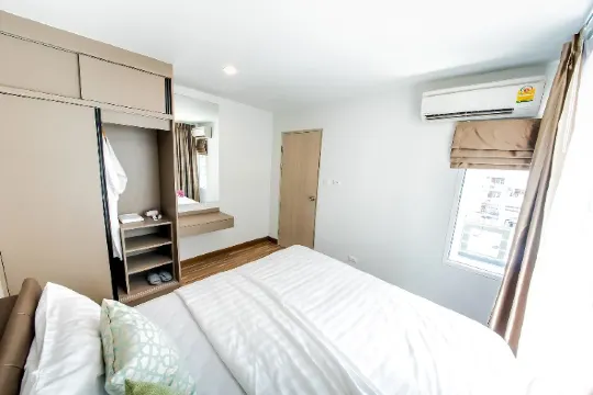 2 ห้องนอน พร้อมห้องรับแขก และครัว วิวสระว่ายน้ำ