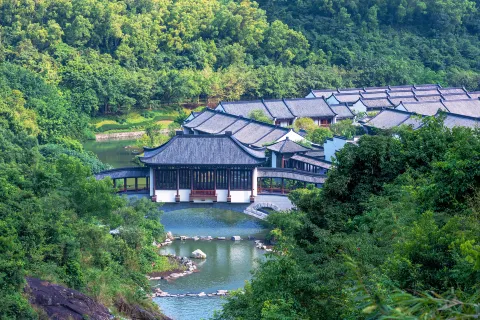 지나 초 오버시즈 온천 리조트