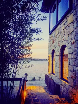 Waterside Beautiful villa Hotels in Jinsuo Island