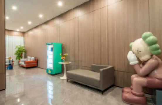 Kaman Hotel (Huazhou Bei'an Bus Station Zhouxuan Branch)