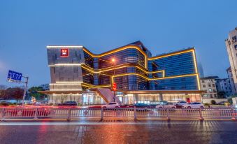 Radisson Red Wuxi Nanchang Street Ancient Canal