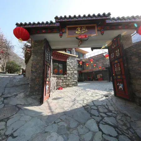 Yunge (Ganbao Zangzhai Store)
