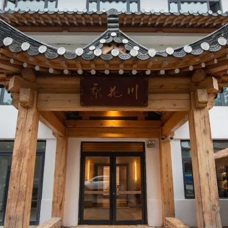 Lihuachuan Grand Hotel Отели в г. Лунцзин